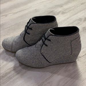 TOMS wedges